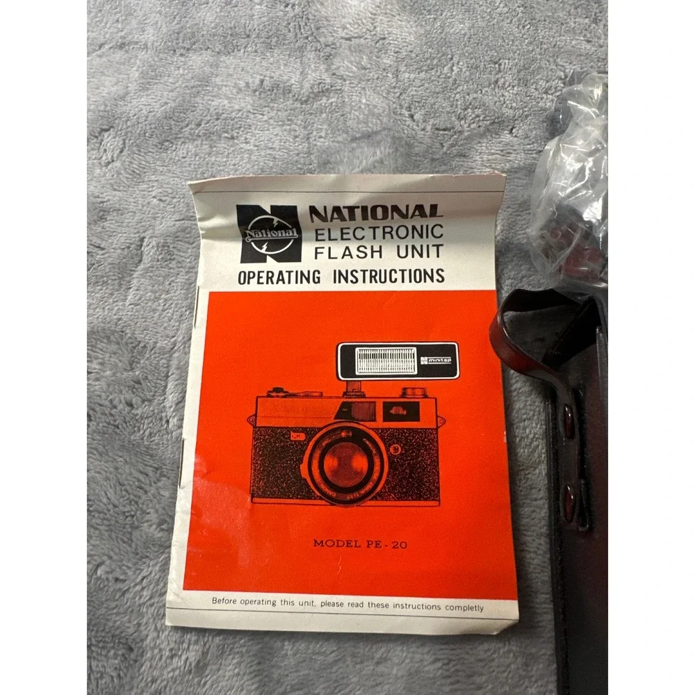 National Minitop PE-20 Electronic Flash Unit Vintage Camera Accessory with Case